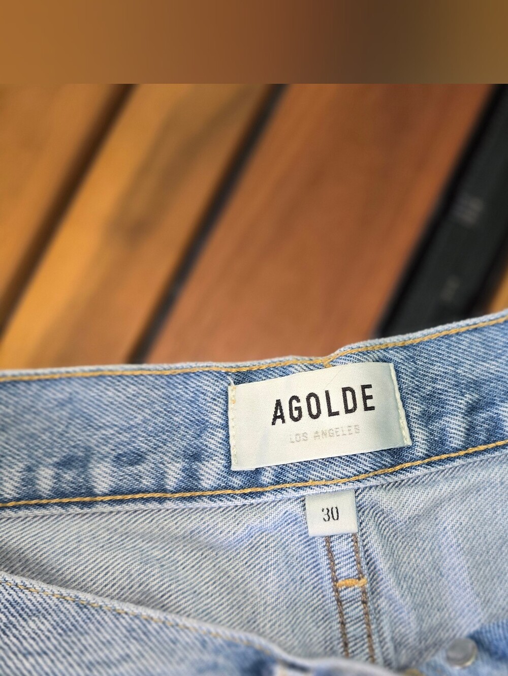 AGOLDE Parker Vintage Cut-Off Denim Shorts in Swapmeet - Picture 5 of 8